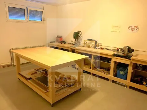 Izdavanje, kuća, 240m², Donja Gorica, Podgorica - image 21