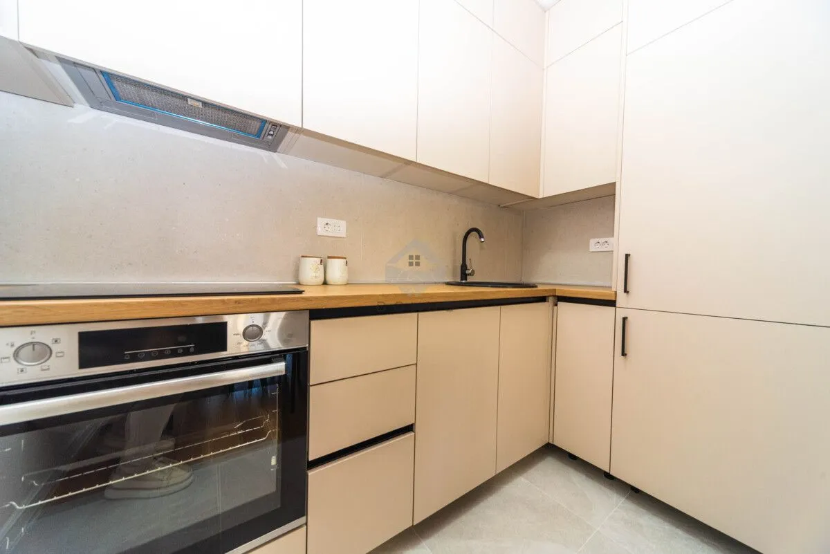 Izdavanje, jednosoban stan, 49m², Central Point, Podgorica