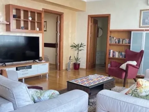 Izdavanje, dvosoban stan, 100m², Centar, Podgorica - image 2