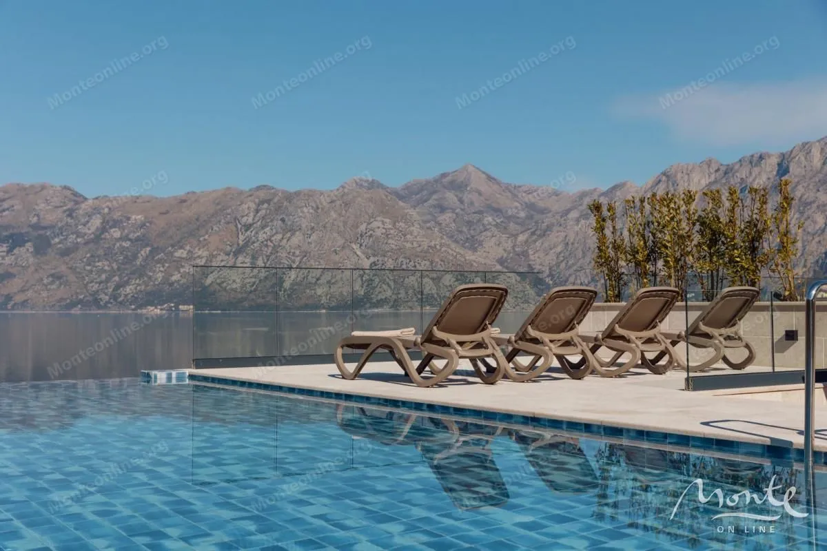 Prodaja, trosoban stan, 204m², Dobrota, Kotor