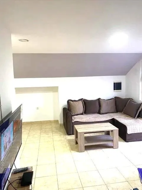 Izdavanje, jednosoban stan, 40m², Momišići, Podgorica