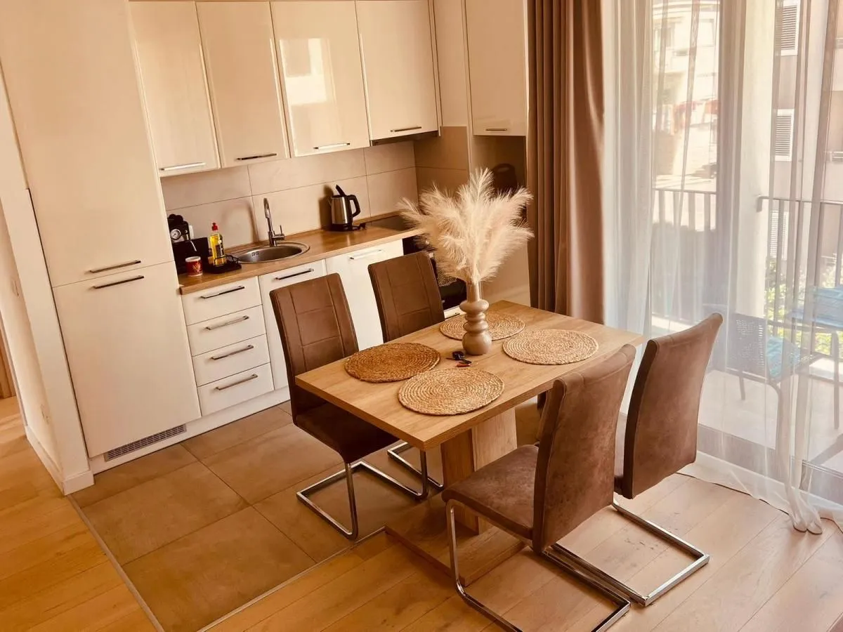 Rent, one bedroom apartment, 48m², Tivat, Crna Gora