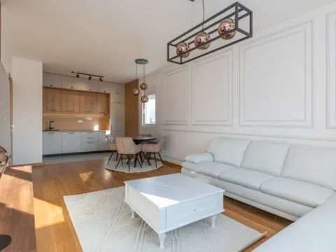 Izdavanje, dvosoban stan, 75m², City Kvart, Podgorica - image 1