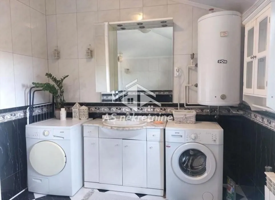 Prodaja, četvorosoban stan, 140m², Savski Venac, Beograd