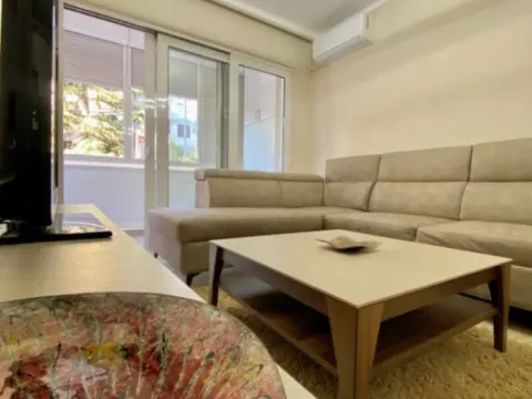 Izdavanje, dvosoban stan, 85m², Preko Morače, Podgorica - image 6