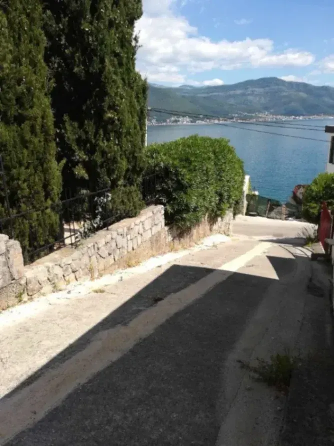 Prodaja, dvosoban stan, 44m², Krašići, Tivat