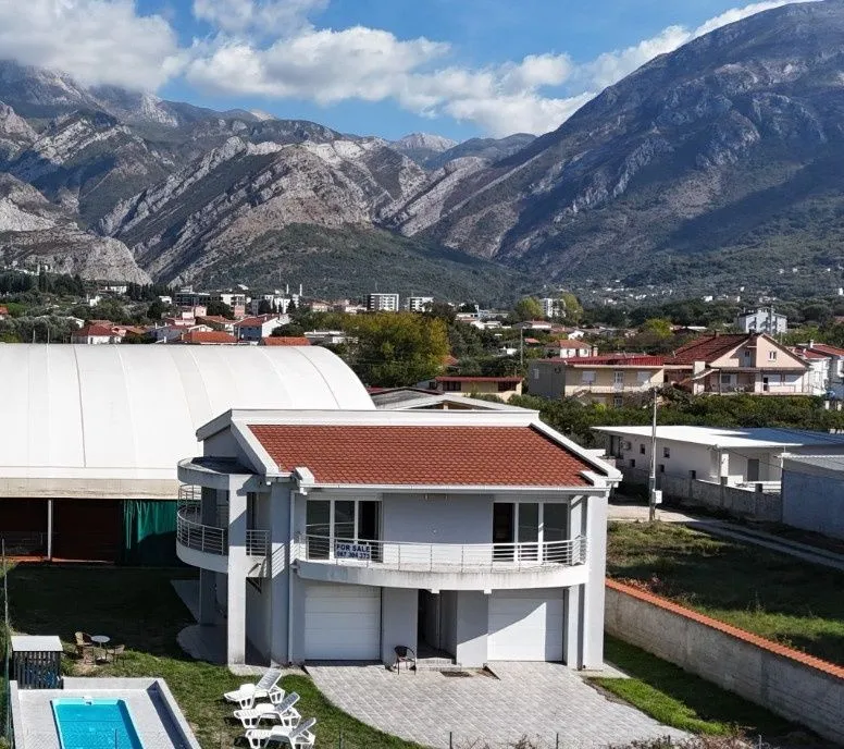 Prodaja, kuća, 300m², Polje, Bar
