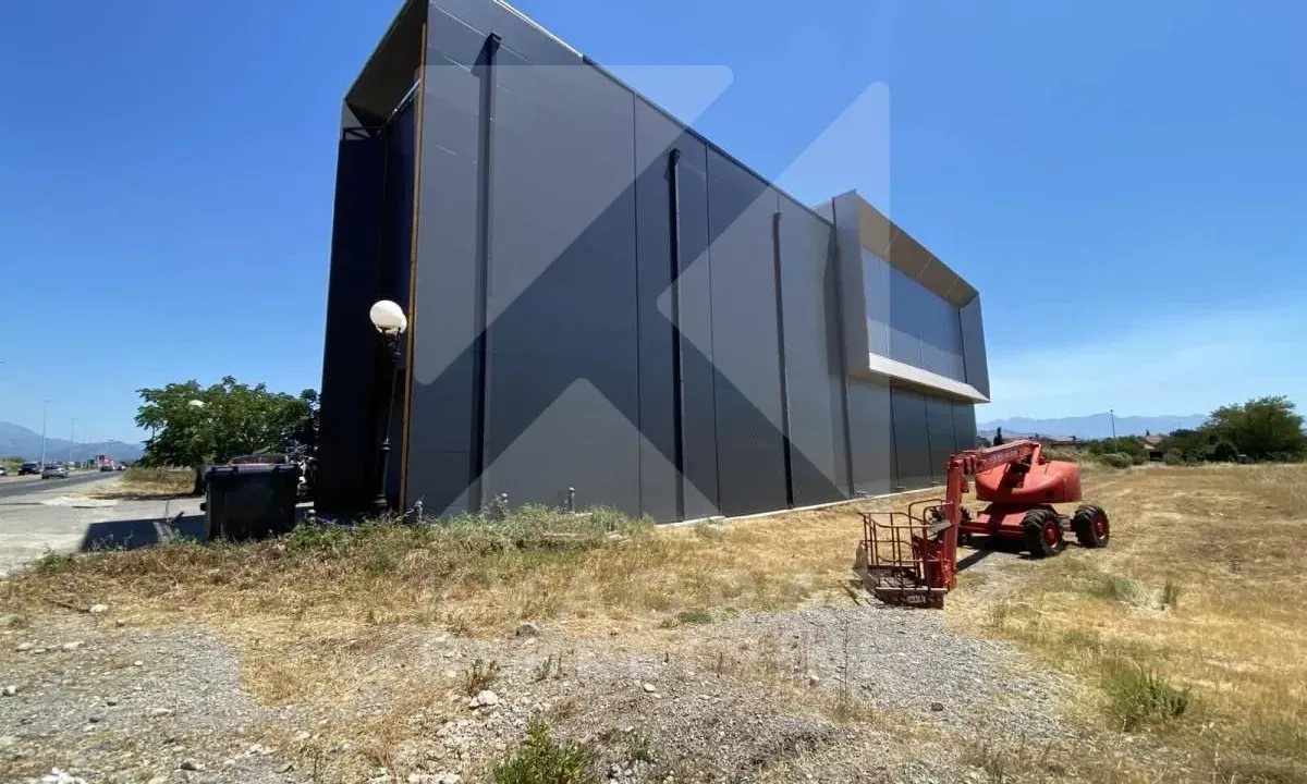 Rent, office space, 1800m², Zeta, Podgorica