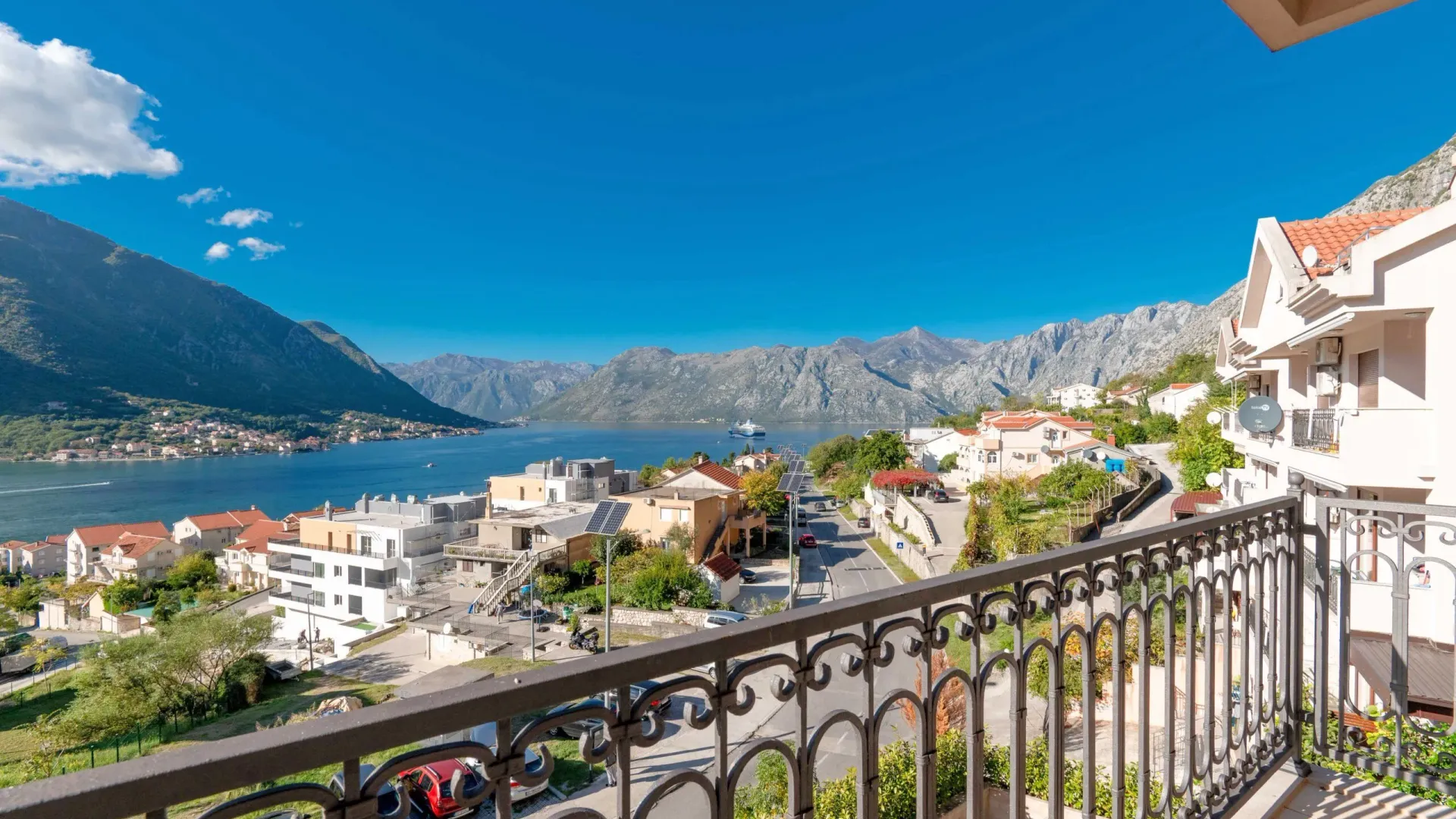 Prodaja, dvosoban stan, 106m², Dobrota, Kotor