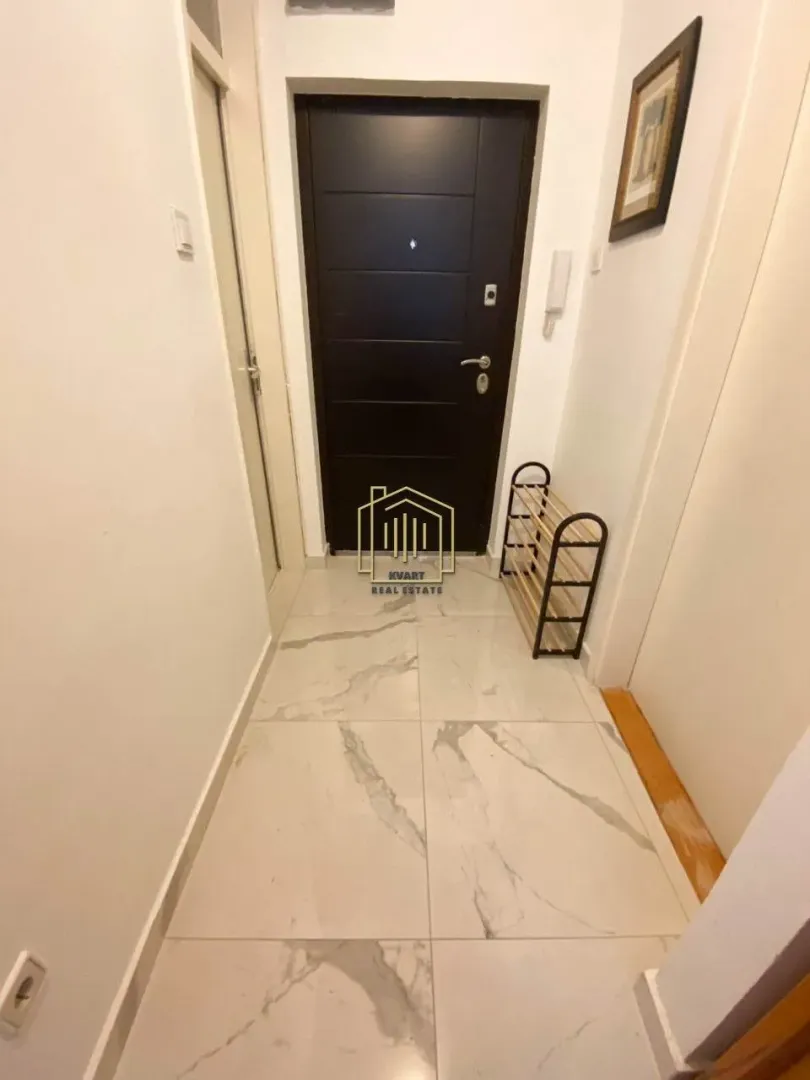 Izdavanje, dvosoban stan, 72m², Blok 6, Podgorica