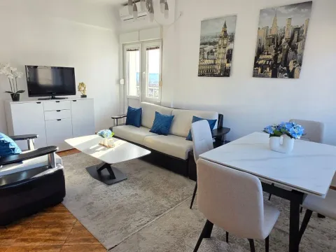 Rent, three bedroom apartment, 80m², Seljanovo, Tivat - image 2