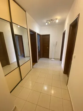Izdavanje, trosoban stan, 110m², City Kvart, Podgorica - image 12
