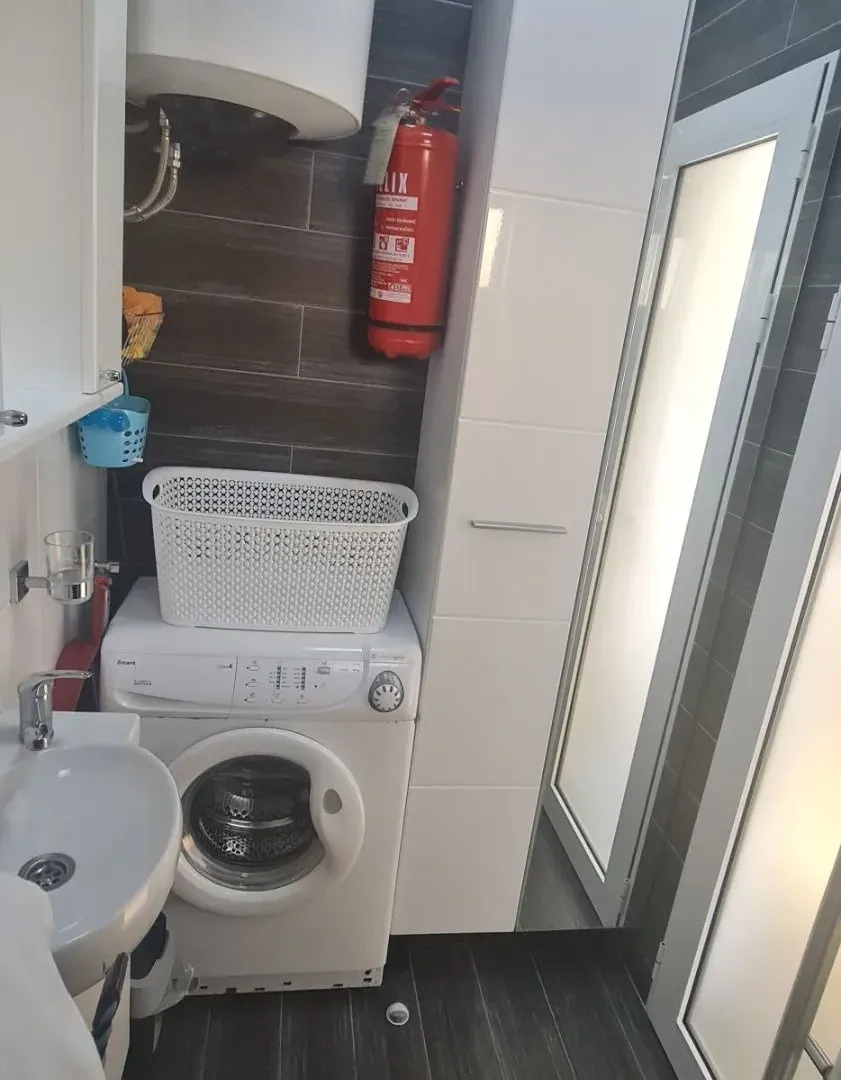 Izdavanje, jednosoban stan, 24m², Đenovići, Herceg Novi