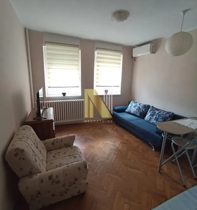 Izdavanje, garsonjera, 21m², Bulevar Oslobodjenja, Novi Sad Sve Podlokacije