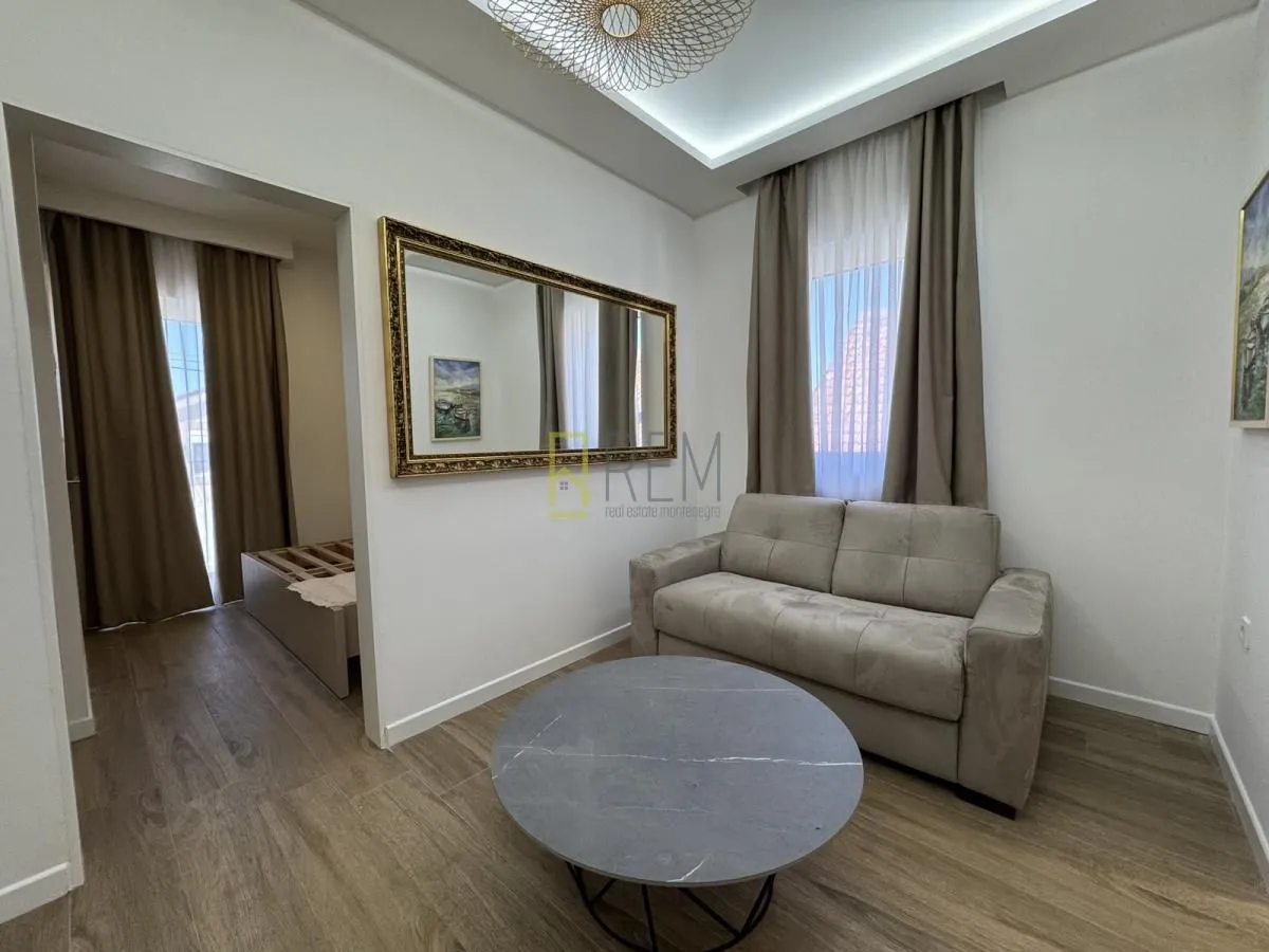 Izdavanje, kuća, 250m², Gornja Gorica, Podgorica