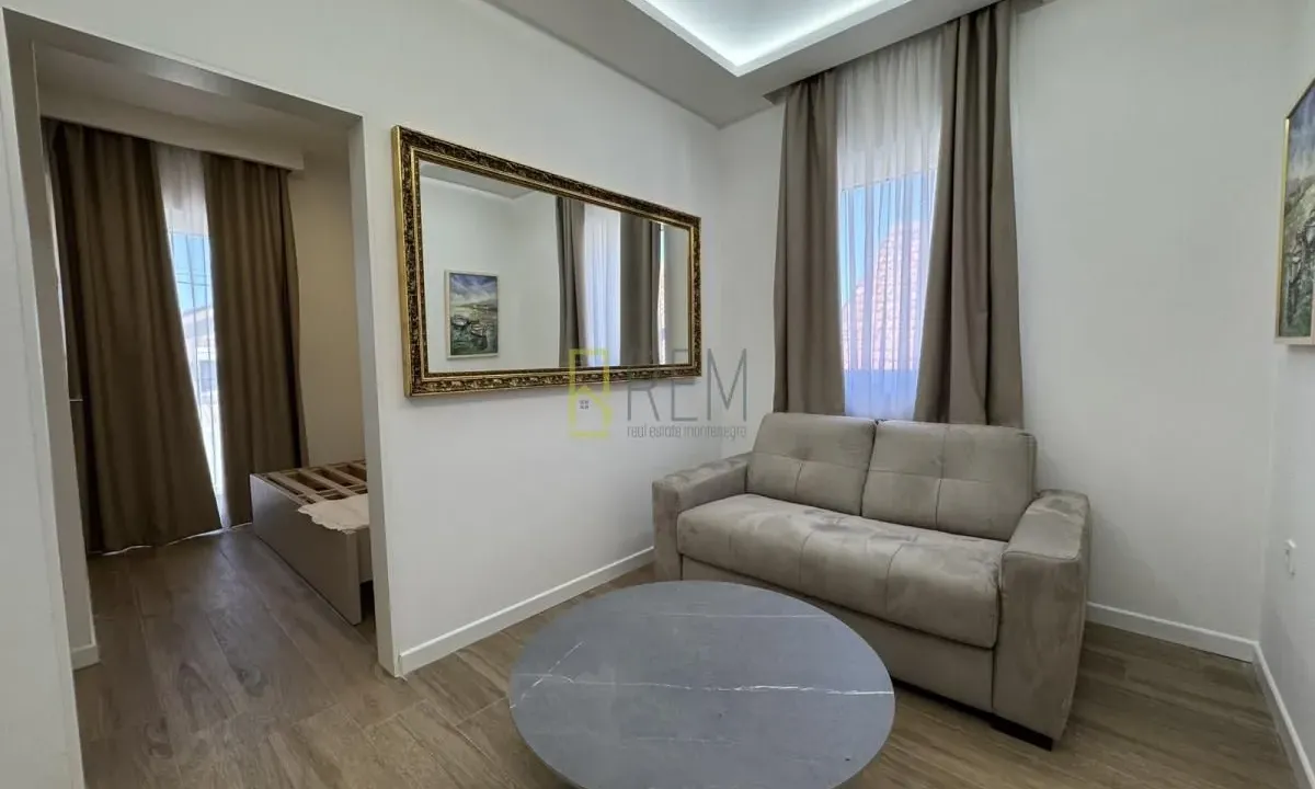 Izdavanje, kuća, 250m², Gornja Gorica, Podgorica