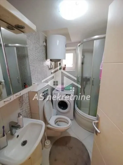 Izdavanje, trosoban stan, 70m², Vračar Sve Podlokacije, Beograd