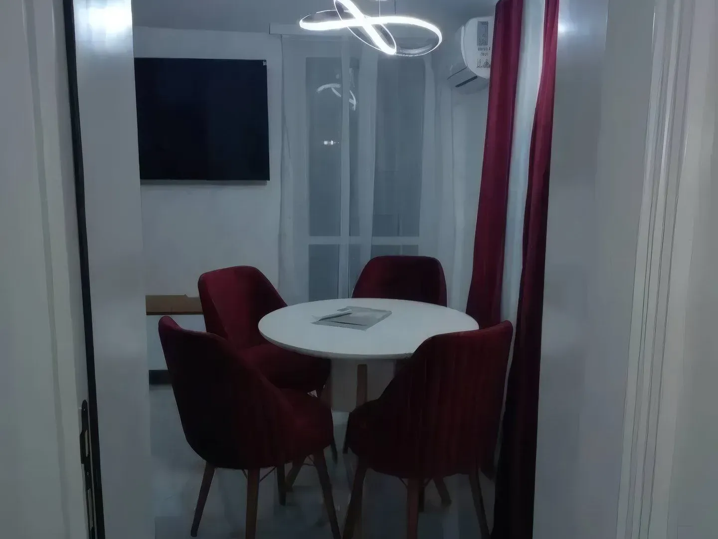 Izdavanje, dvosoban stan, 60m², Centar, Budva