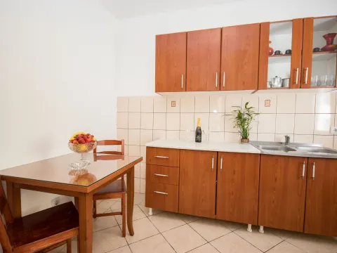 Stan-na-dan, jednosoban stan, 50m², Centar, Bar - image 14