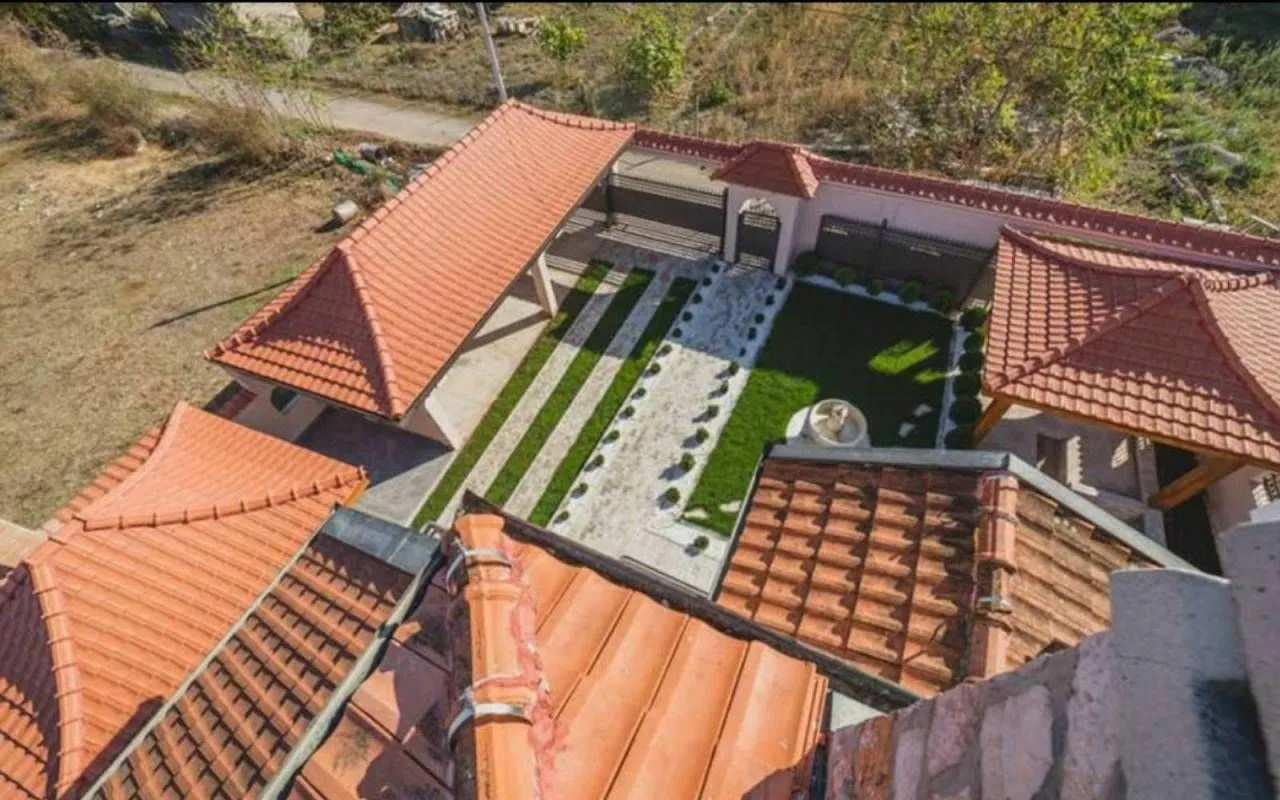 Sale, house, 700m², Gorica C, Podgorica