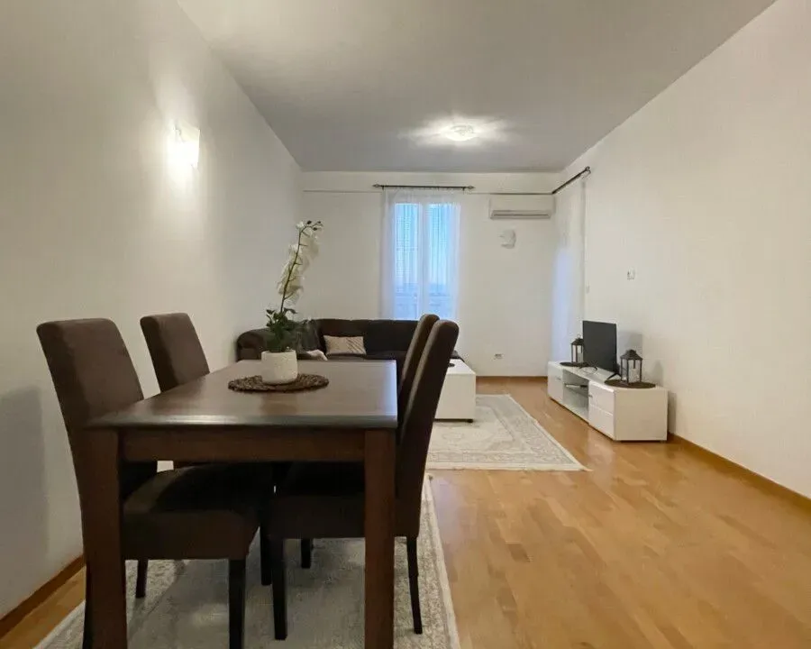 Izdavanje, jednosoban stan, 50m², Stari Aerodrom, Podgorica