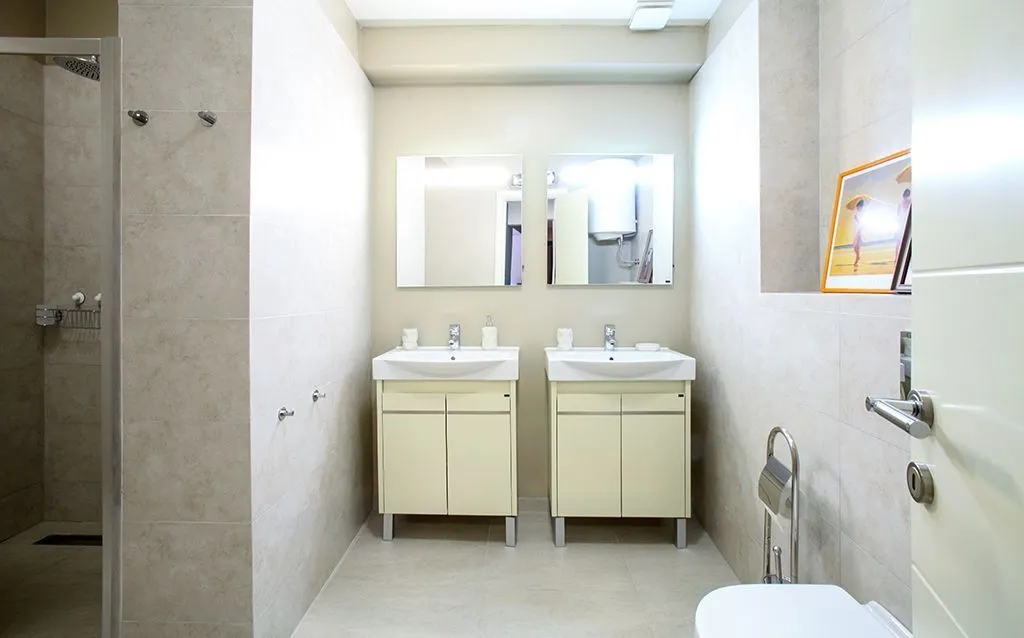 Izdavanje, trosoban stan, 198m², Budva, Crna Gora