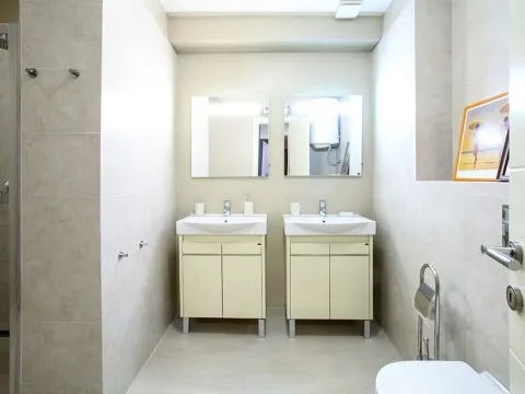 Izdavanje, trosoban stan, 198m², Budva, Crna Gora - image 21