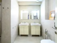 Izdavanje, trosoban stan, 198m², Budva, Crna Gora - image 21