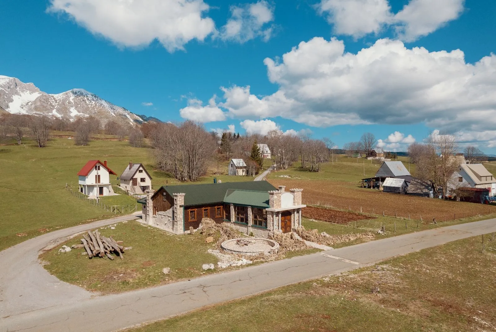 Sale, office space, 300m², Žabljak, Crna Gora