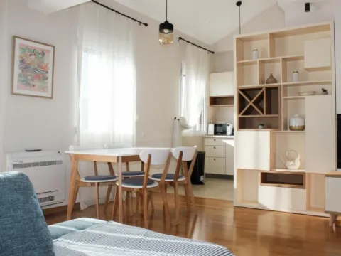 Izdavanje, dvosoban stan, 100m², Centar, Tivat - image 8