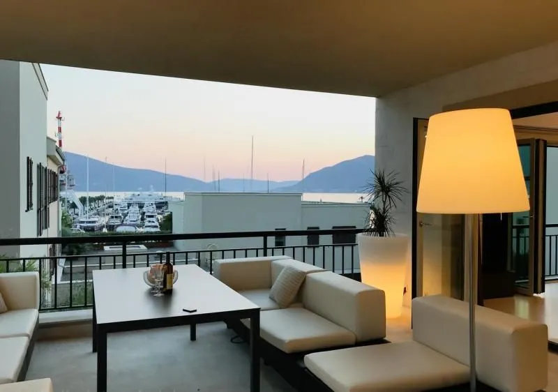 Prodaja, jednosoban stan, 146m², Centar, Tivat