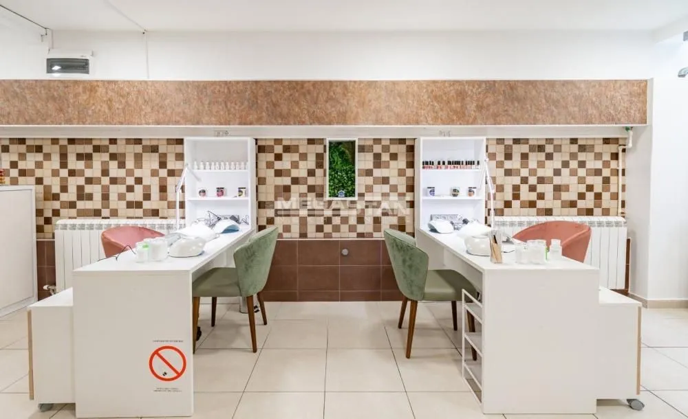 Sale, office space, 140m², Čubura, Beograd