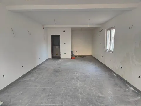 Sale, house, 250m², Karaburško Polje, Podgorica - image 8