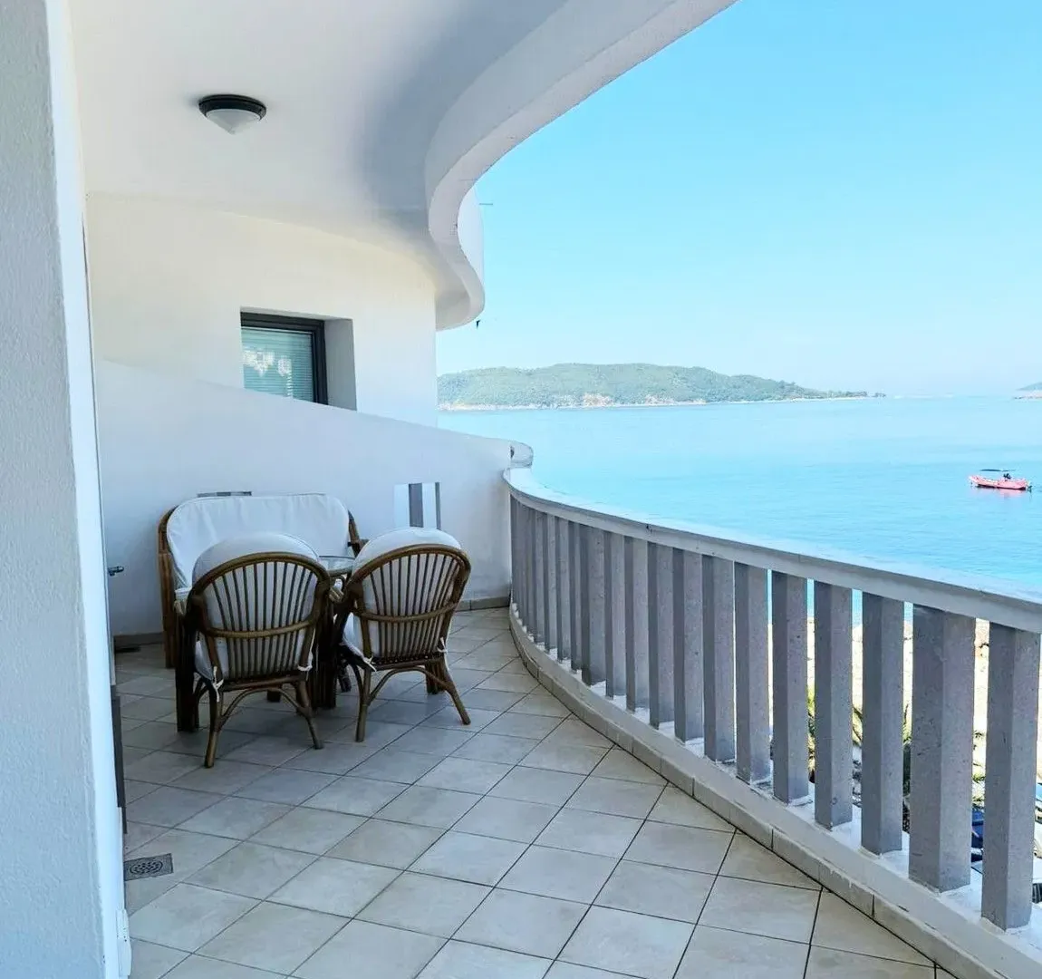 Izdavanje, dvosoban stan, 85m², Rafailovići, Budva