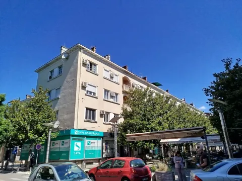Izdavanje, jednosoban stan, 53m², Centar, Podgorica - image 1