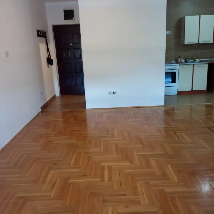 Izdavanje, dvosoban stan, 41m², 1 maj, Podgorica