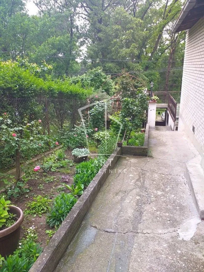 Prodaja, kuća, 275m², Zvezdarska Šuma, Zvezdara Sve Podlokacije