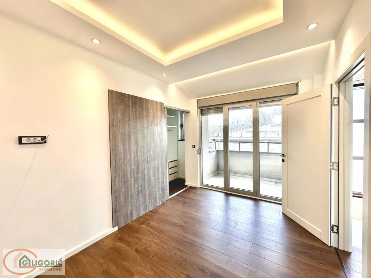 Prodaja, kuća, 300m², Banovo Brdo, Beograd