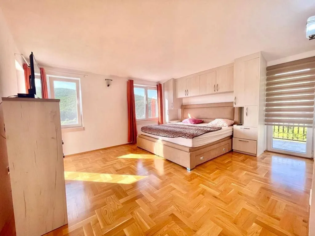 Sale, house, 200m², Zagora, Kotor