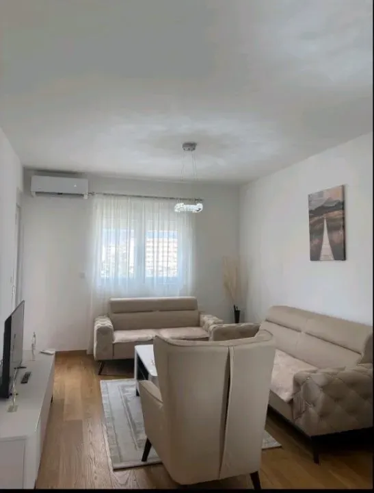 Izdavanje, dvosoban stan, 71m², New City, Podgorica