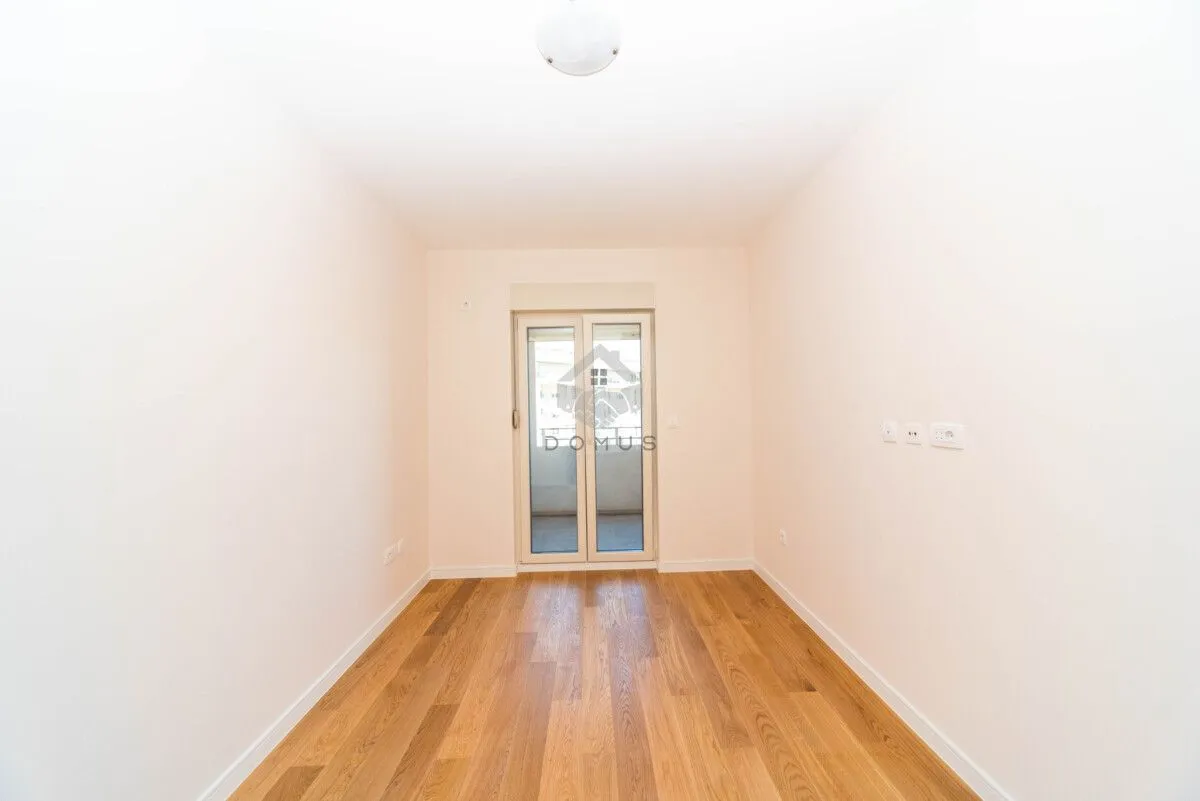 Izdavanje, jednosoban stan, 50m², Central Point, Podgorica