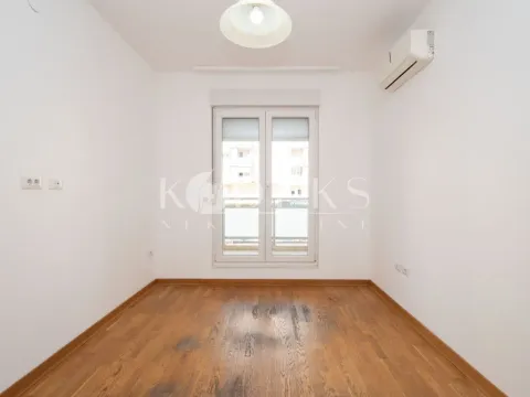 Rent, two bedroom apartment, 63m², City Kvart, Podgorica - image 4