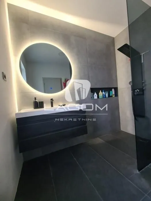 Sale, house, 343m², Banovo Brdo, Beograd