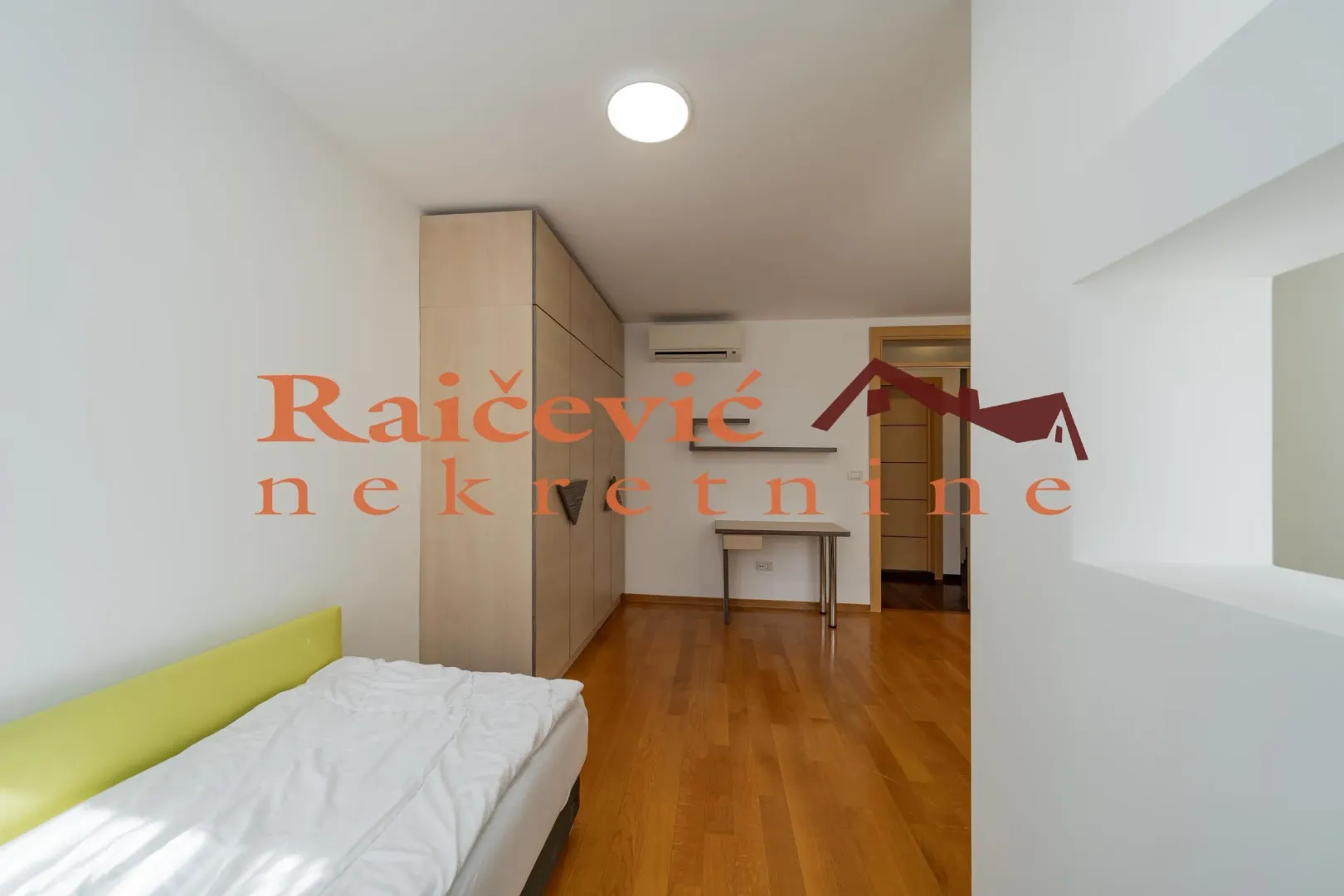 Prodaja, trosoban stan, 98m², Centar, Stara Pazova