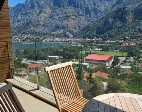 Izdavanje, dvosoban stan, 70m², Škaljari, Kotor - image 6