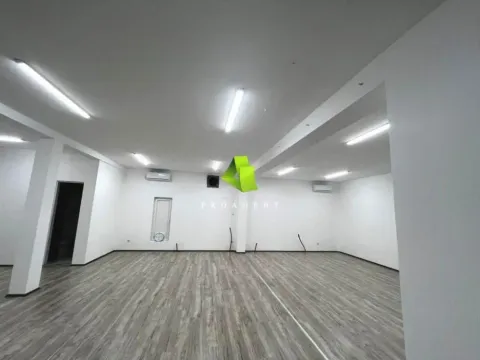 Rent, office space, 90m², Medijana, Niš