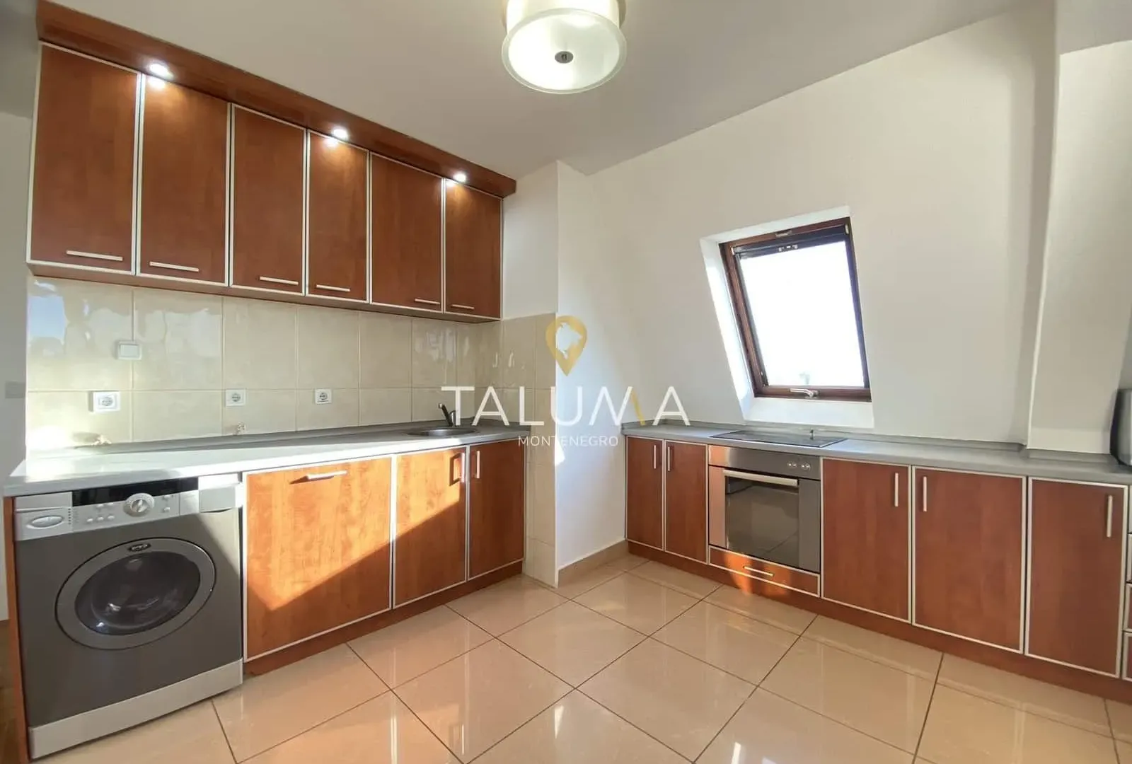 Prodaja, dvosoban stan, 86m², Centar, Podgorica