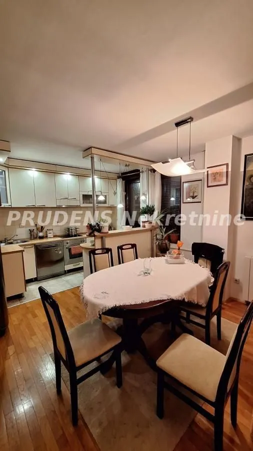 Prodaja, četvorosoban stan, 109m², Crveni Krst, Beograd