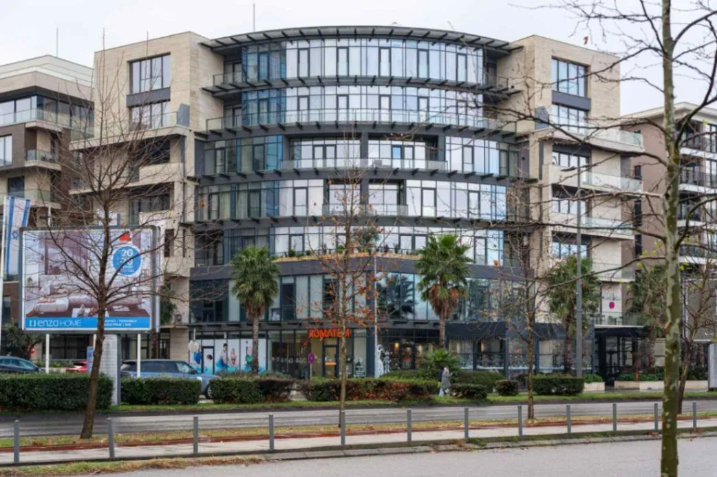 Izdavanje, dvosoban stan, 86m², Kod Capital Plaze, Podgorica