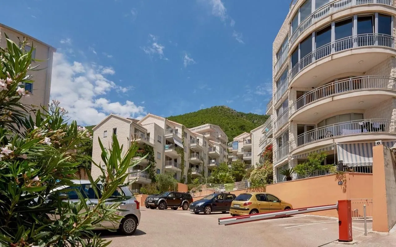Sale, one bedroom apartment, 68m², Petrovac, Budva